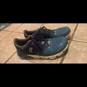 ON Cloudflyer Running shoe size 11